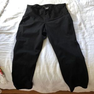 Old Navy Cropped Black Leggings